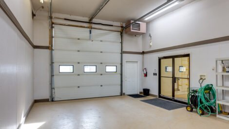 Storage Garage in Lacombe