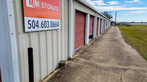 drive up units at Mini Mall Storage