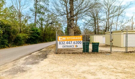 Mini Mall Storage facility in Conroe