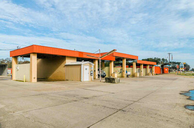 Car wash at Mini Mall Storage in Buna