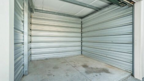 Medium self storage unit in Winchester