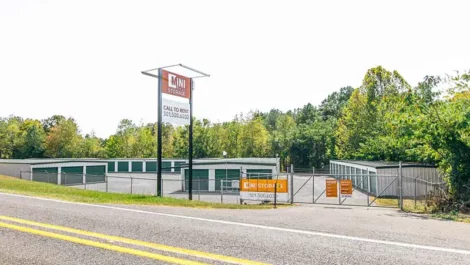 Road view of Mini Mall Storage in Hot Springs